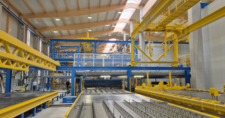 Hochautomatisierte Palettenumlaufanlage für Elementdecken und Doppel- und Massivwände Hochautomatisierte Palettenumlaufanlage für Elementdecken und Doppel- und Massivwände