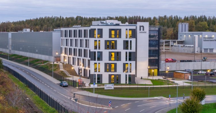 nesseler Bau GmbH - Gesamtansicht Betonfertigteilwerk: Büro, Mischanlage, Produktionshallen nesseler Bau GmbH - Gesamtansicht Betonfertigteilwerk: Büro, Mischanlage, Produktionshallen